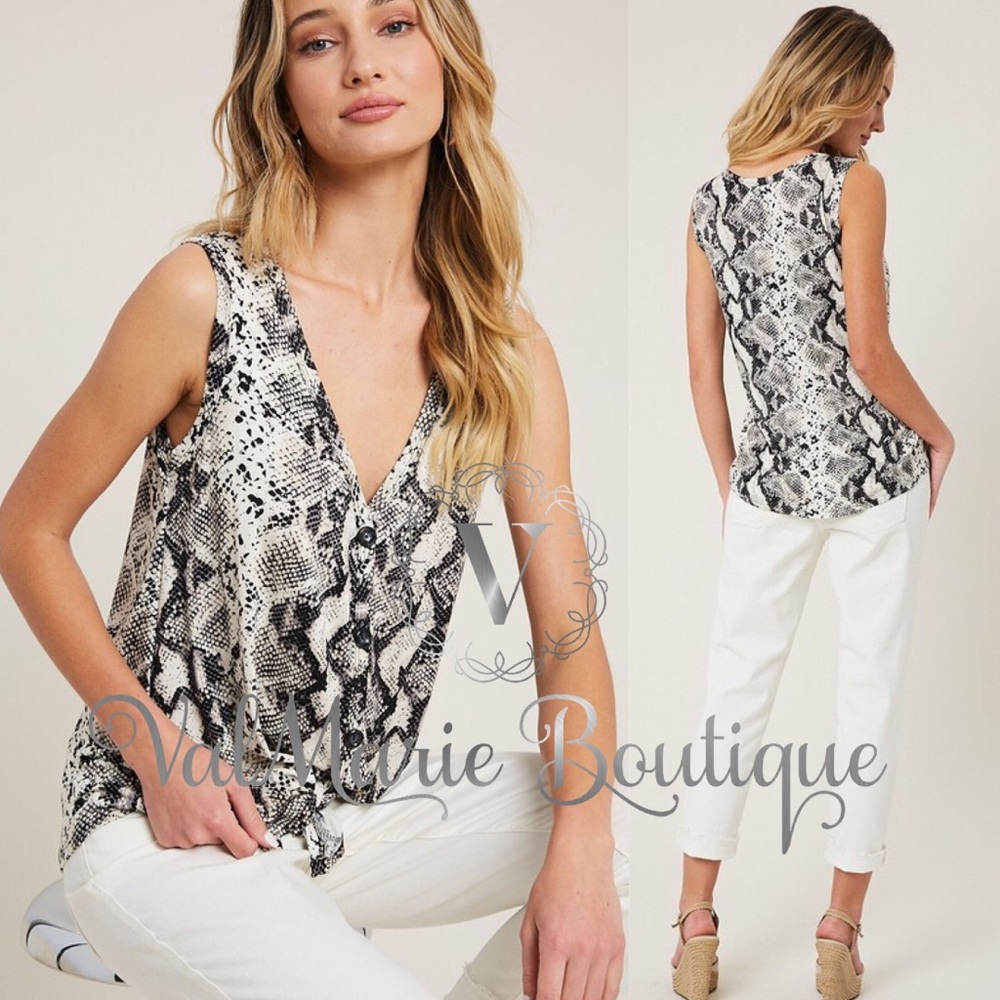 2 LEFT! Snake print button down cute  blouse top - Picture 5 of 5